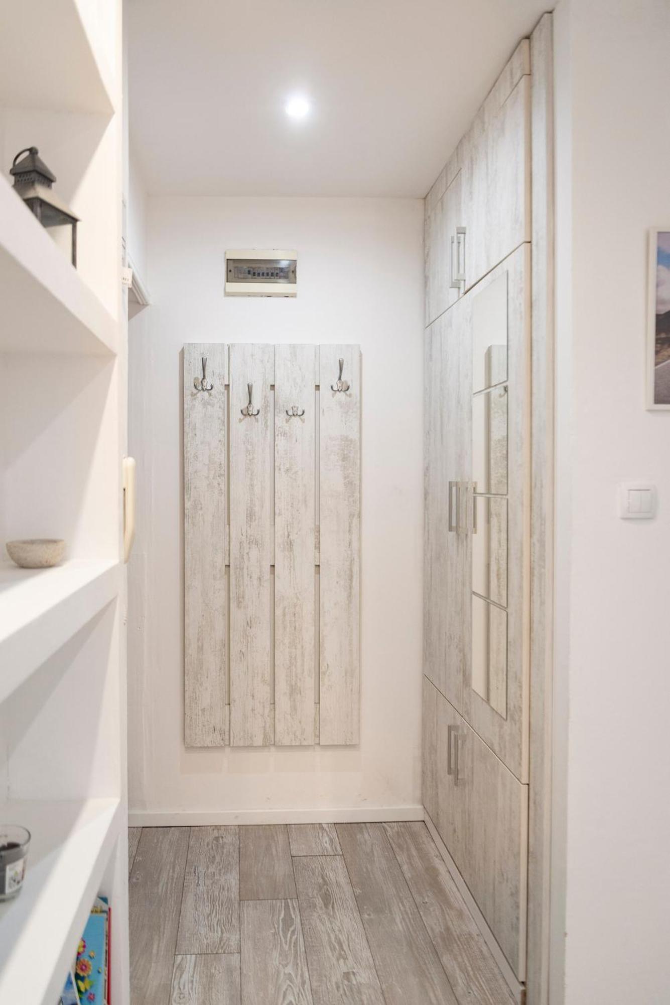 Apartman Gaga Lägenhet Novi Sad Exteriör bild