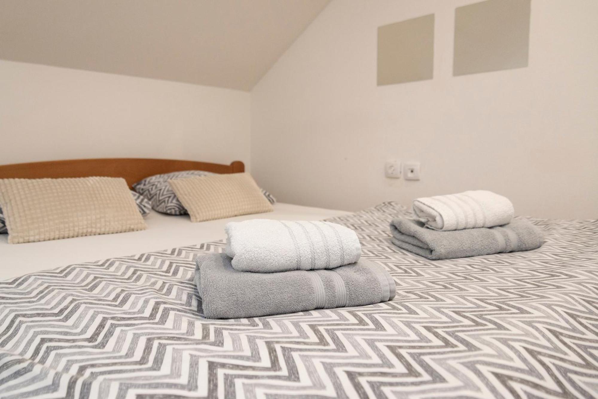 Apartman Gaga Lägenhet Novi Sad Exteriör bild